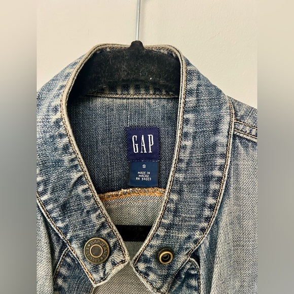 Vintage Gap Denim Jacket - Picture 2 of 3